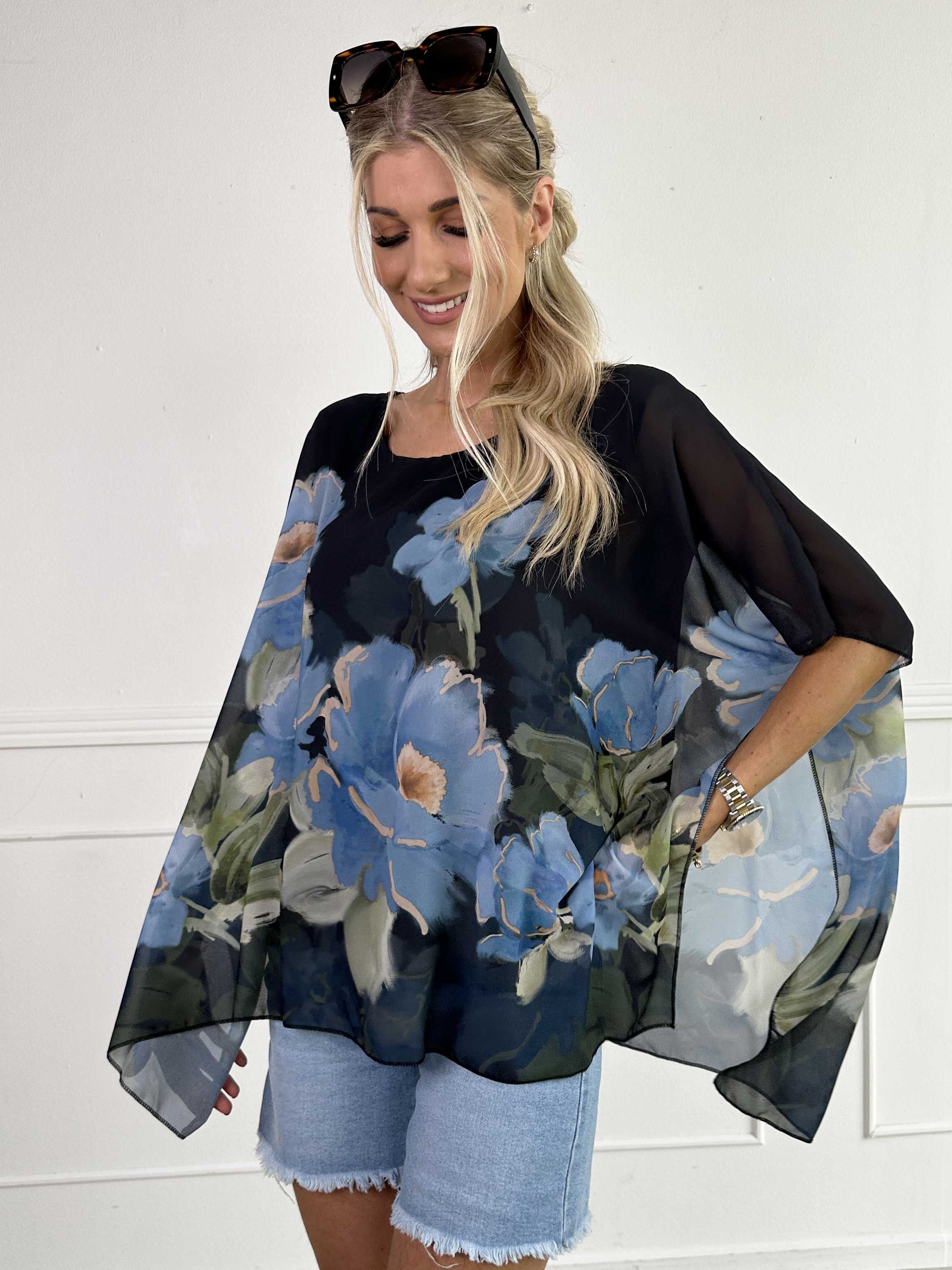 Mirabella Shirt - Söt tunika med löst chiffonglager med blommiga motiv
